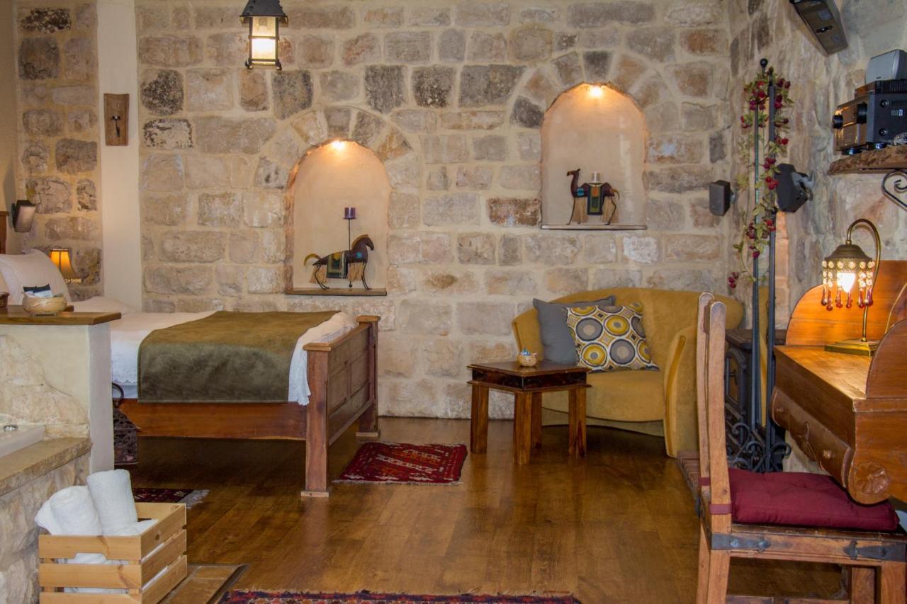 Adva High Above All Rosh Pinna Bagian luar foto